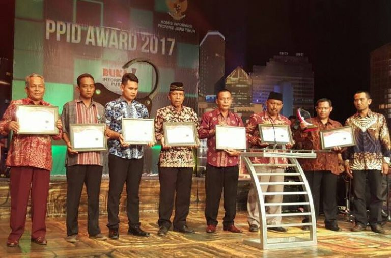 Desa Gemurung Raih Penghargaan PPID Award 2017 Jawa Timur